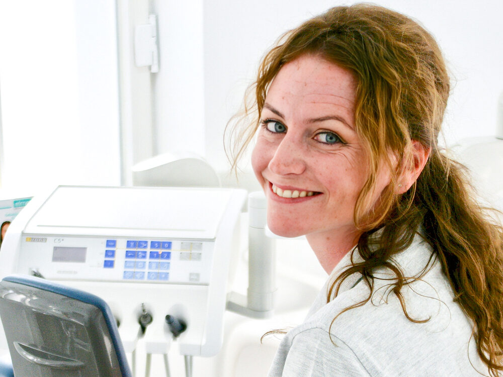 Jacky Cronshagen, Zahnmedizinische Prophylaxehelferin